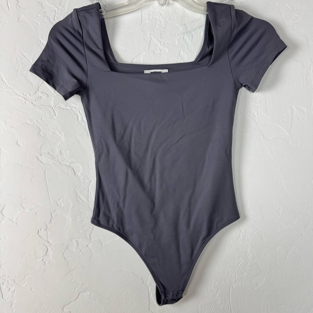 Aritzia Babaton‎ Contour Bodysuit One Piece Square Neck Cap Sleeve Solid Grey